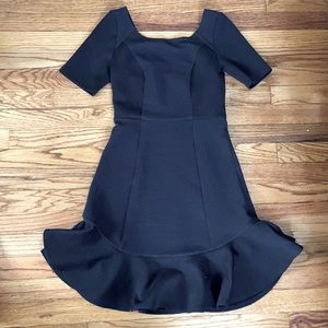 Black short sleeve poplin mini dress. Size 02 US, 06 UK, 34 EU. HD in Paris.